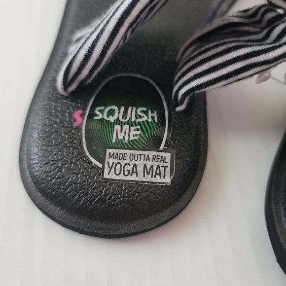 New Sanuk 'Lil Yoga Sling' Sandals Black/White Striped Girls SZ 11-12 Flip-Flops - Picture 5 of 7